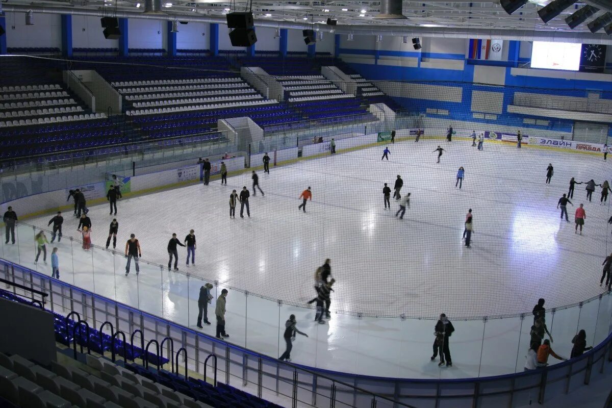 Ледовый дворец байкал иркутск. Ледовая арена кристалл красноярск. Ледовый дворец кыштым каток. Каток кристалл электросталь. Лд кристалл арена красноярск.