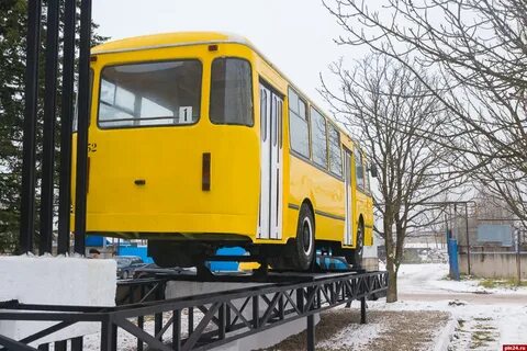 Памятник автобусу