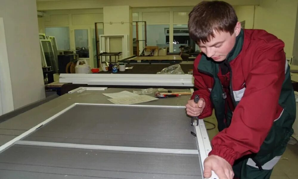 рамная москитная сетка. москитная сетка на пластиковые окна. изготовление москитных сеток. рамочные москитные сетки. москитная сетка газель сдвижная дверь.