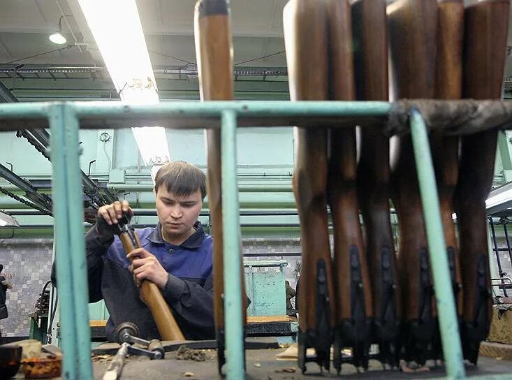 Работа на заводе ижевск. Цех 54 ижевский механический завод. ижевский механический завод 61 цех. 69 цех ижевский механический завод. иж оружейный завод.