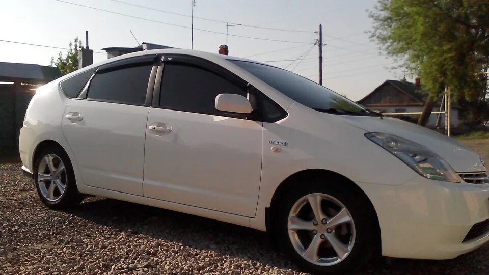 Диски Тойота Приус 20. Приус 20 на 16 дисках. Тойота Приус на 16 колесах. Toyota Prius 20 диски.