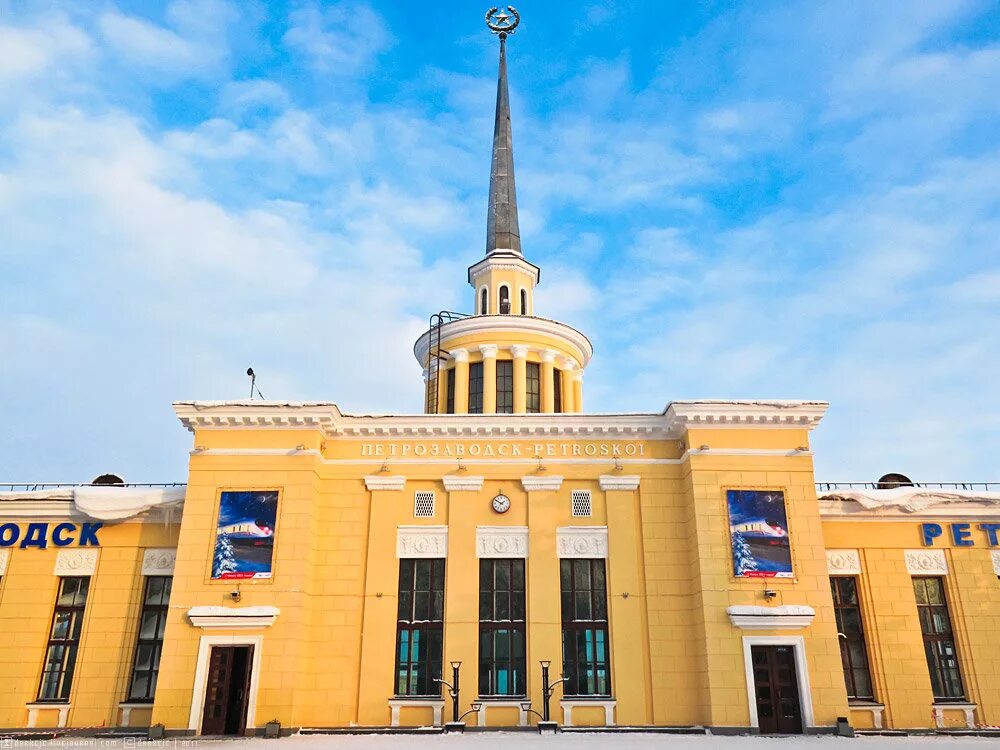 Жд петрозаводск телефон. Ж/Д вокзал Петрозаводск. РЖД вокзал Петрозаводск. Карелия Петрозаводск вокзал. ЖД вокзал Петрозаводск Петрозаводск.