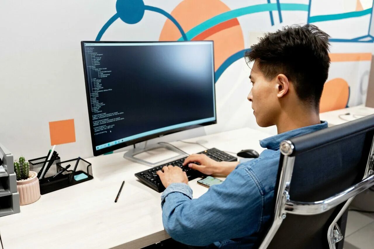 Qa engineer обучение. Qa инженер. qa engineer тестировщик. qa инженерия. реакт программист.