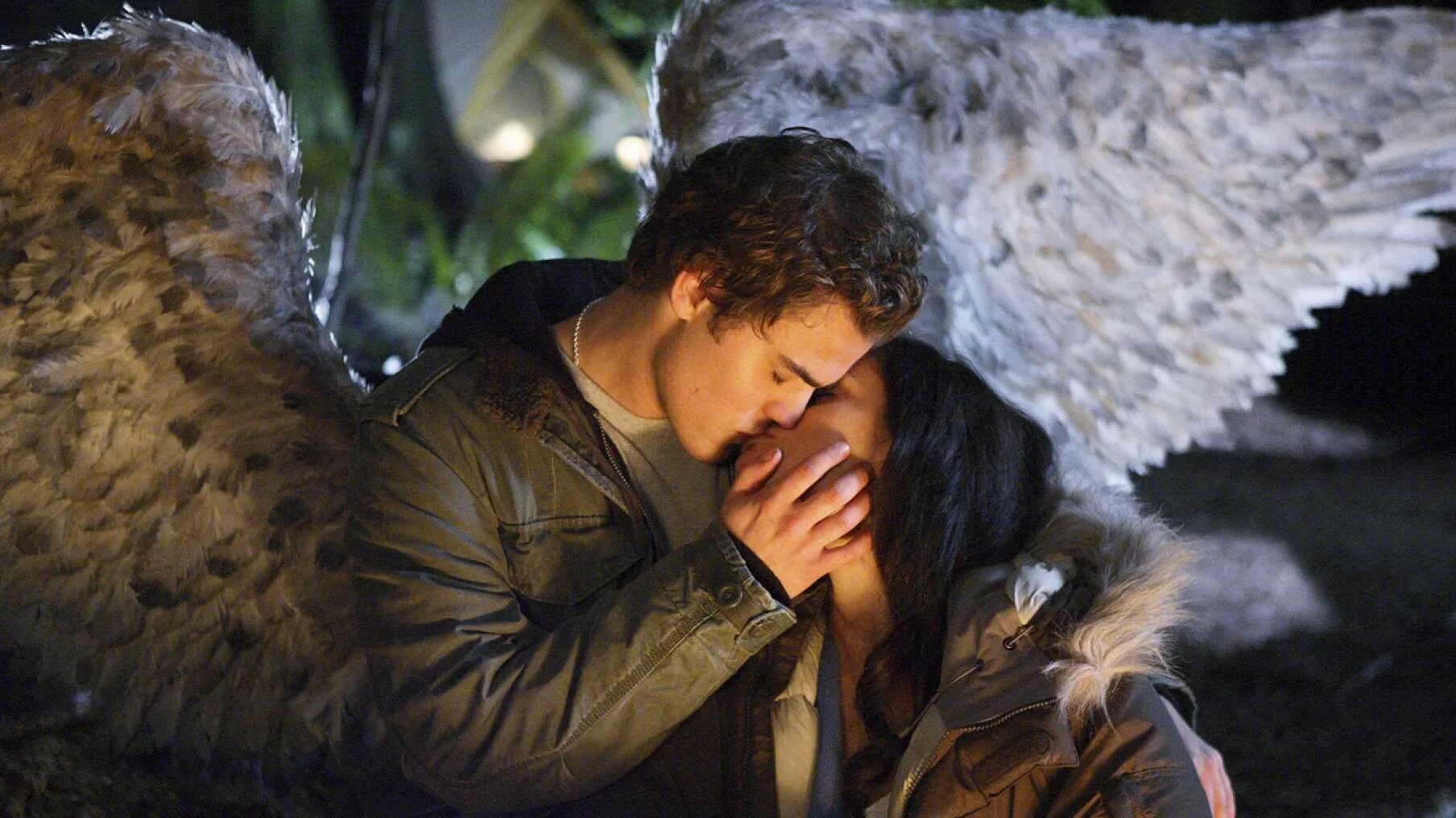 влюбленные ангелы. мужчина и женщина с крыльями. исрафиль ангел. ангел ищет любовь. девушка - ангел.