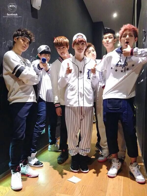 Bts attack on bangtan. Редкие фото bts. бтс арабы. bts show champion 2013.