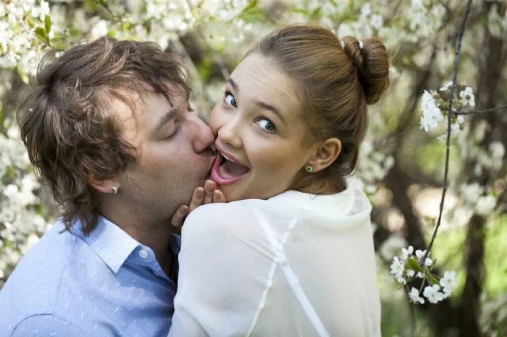 Влюбился тайно. Мужчина влюблен. мужчина влюблен втайне. тайно влюблен в тебя. признаки любви девочки к мальчику.