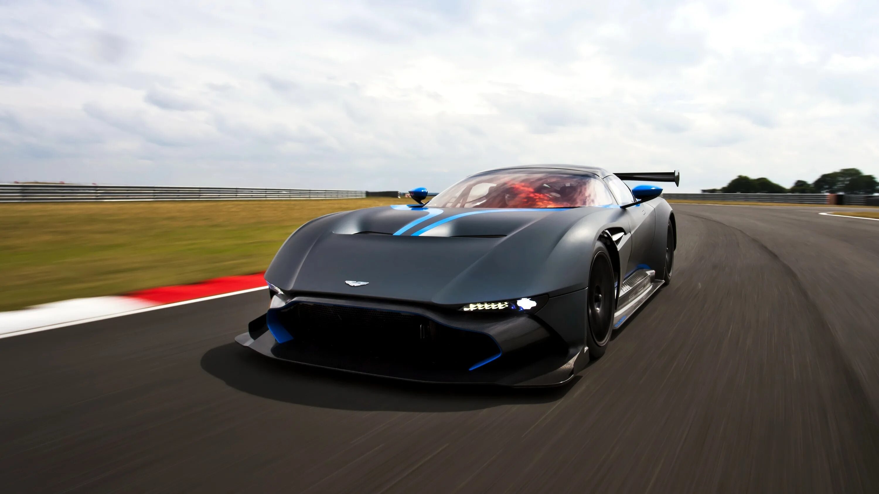машина aston martin vulcan. 2016 aston martin vulcan. 2016 aston martin vulcan. Aston martin sport car. Aston martin vulcan.