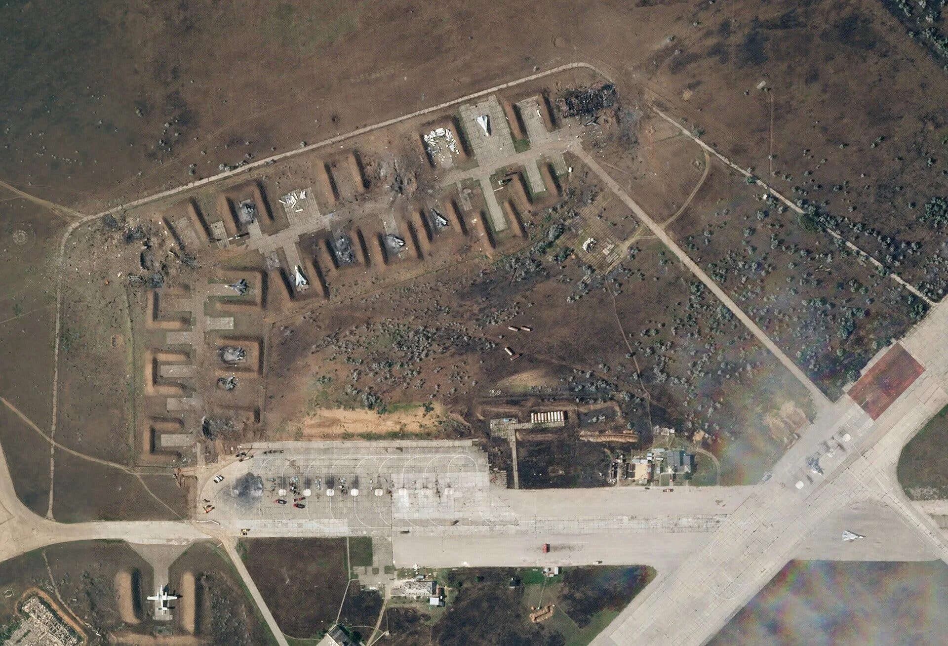 Аэропорт гостомель мрия. Миг 29 всу. Октябрьский аэродром разбомбили. Спутниковые снимки авиабазы в крыму. Октябрьский аэродром разбомбили.