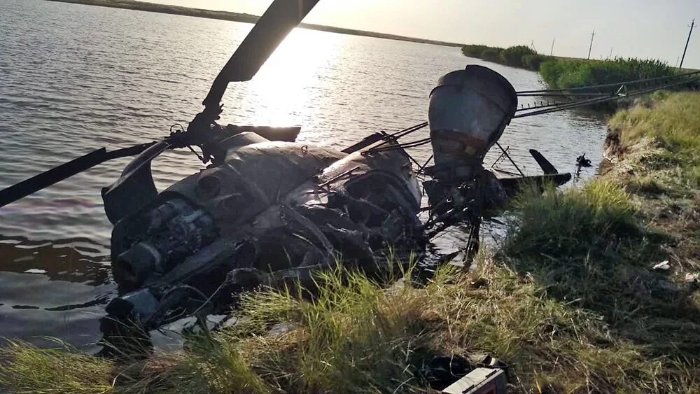 Вертолеты над железногорским водохранилищем. Крушение вертолета в Ростовской области. Потерпел крушение вертолет ми 8. Ми-2 экипаж. Ми-2 катастрофа Вологодской области.