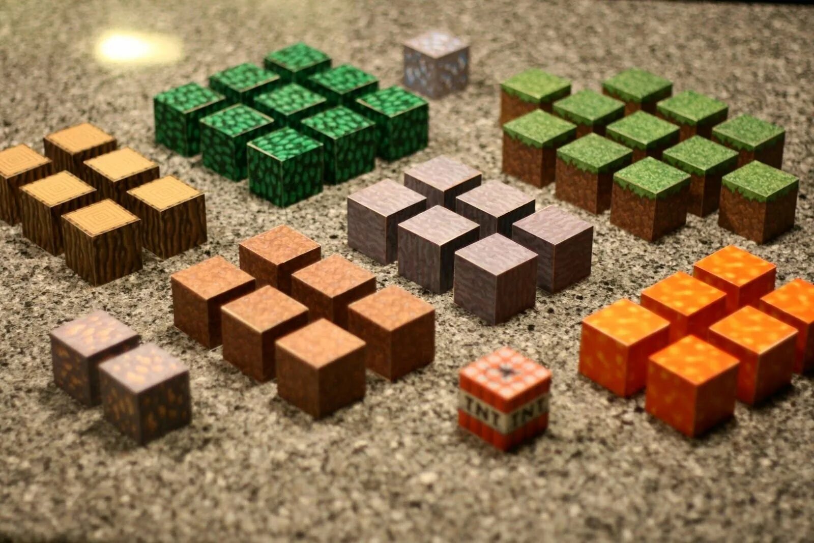 Minecraft blocks. Майнкрафт блоки. Кубик из МАЙНКРАФТА. Кубики из МАЙНКРАФТА блок. Кубик земли.