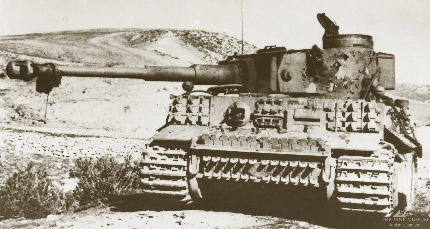 Танк тигр времен великой отечественной войны. Танк тигр 1943. Танк тигр 1942. Танк тигр 1943 год. Tiger 1 в бою.