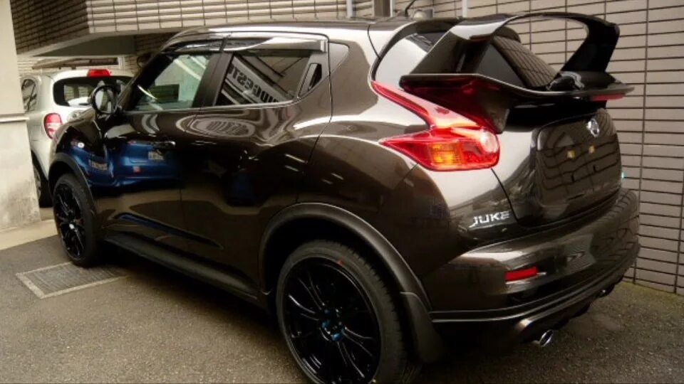 Ниссан жук 1. Nissan juke спойлер impul. Спойлер ниссан джук. Установка спойлера на ниссан жук своими руками. Спойлер на ниссан жук.