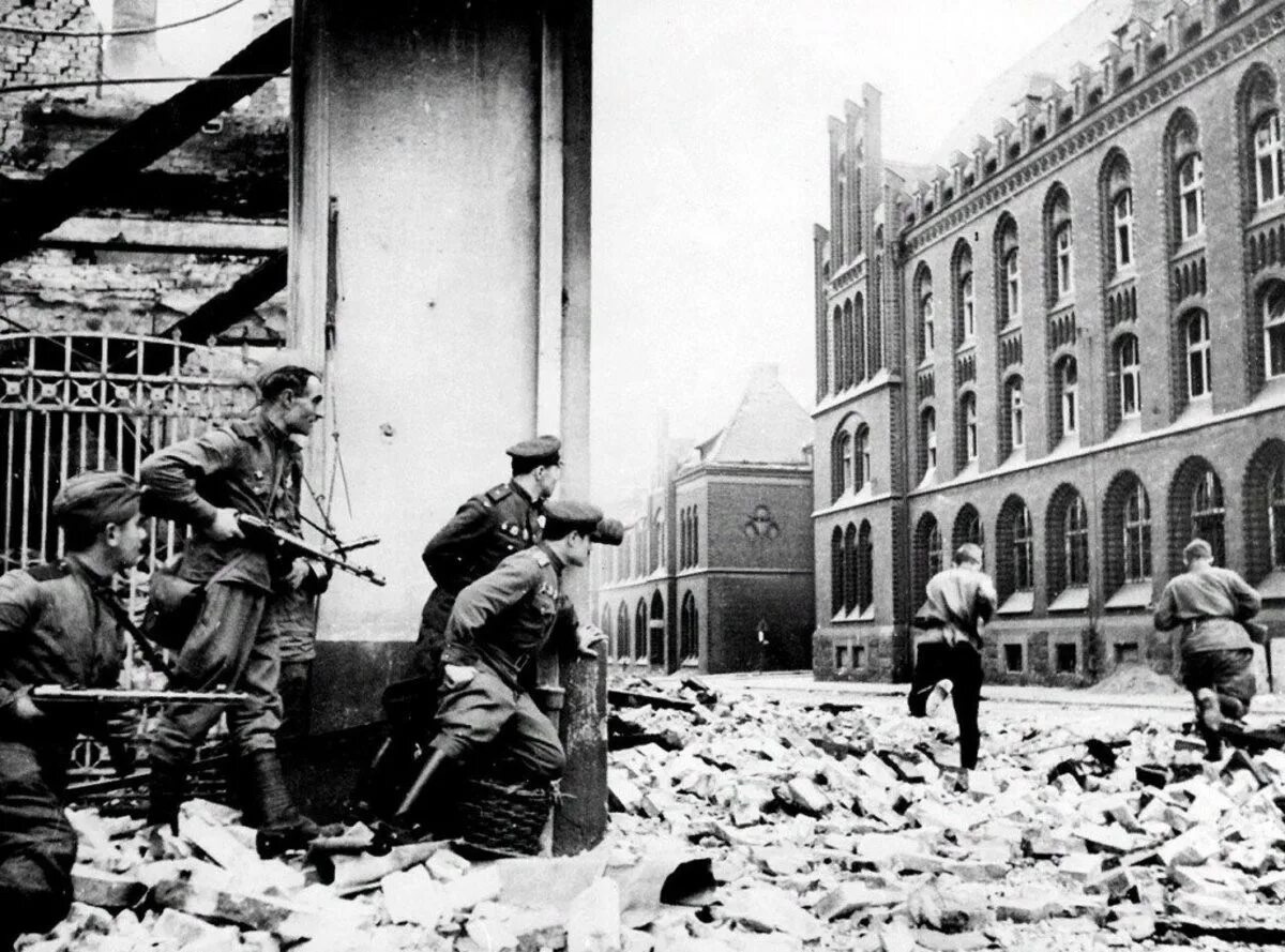 Последние дни великой отечественной войны. Уличный бой 1945 года Берлин. Битва за Берлин (Берлинская операция).