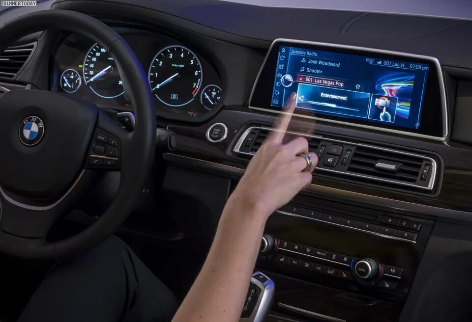 Как поменять мультимедиа. Bmw idrive 7. connecteddrive bmw x5. мультимедиа бмв х5 2025. сенсорный экран bmw f15.