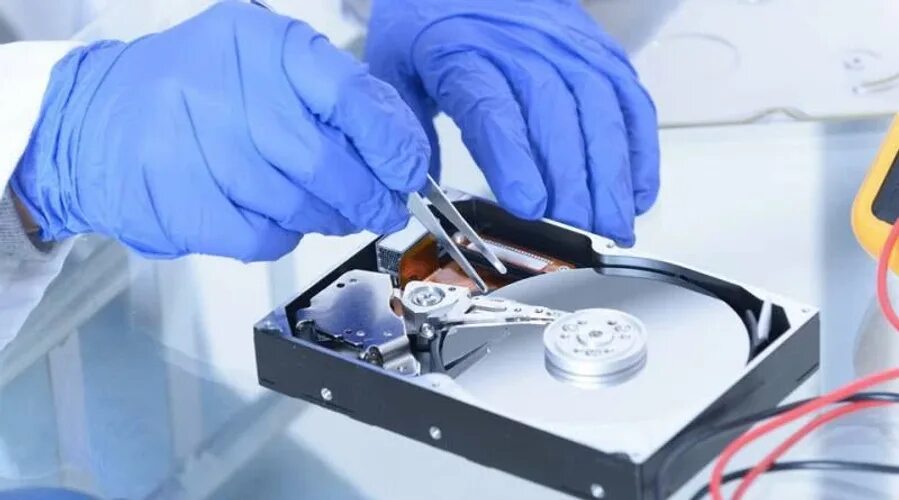 Recovered us. Стерильный бокс для переборки HDD. Восстановление данных с любых устройств. Стенд для диагностики жестких дисков своими руками. Data Recovery Chamber.