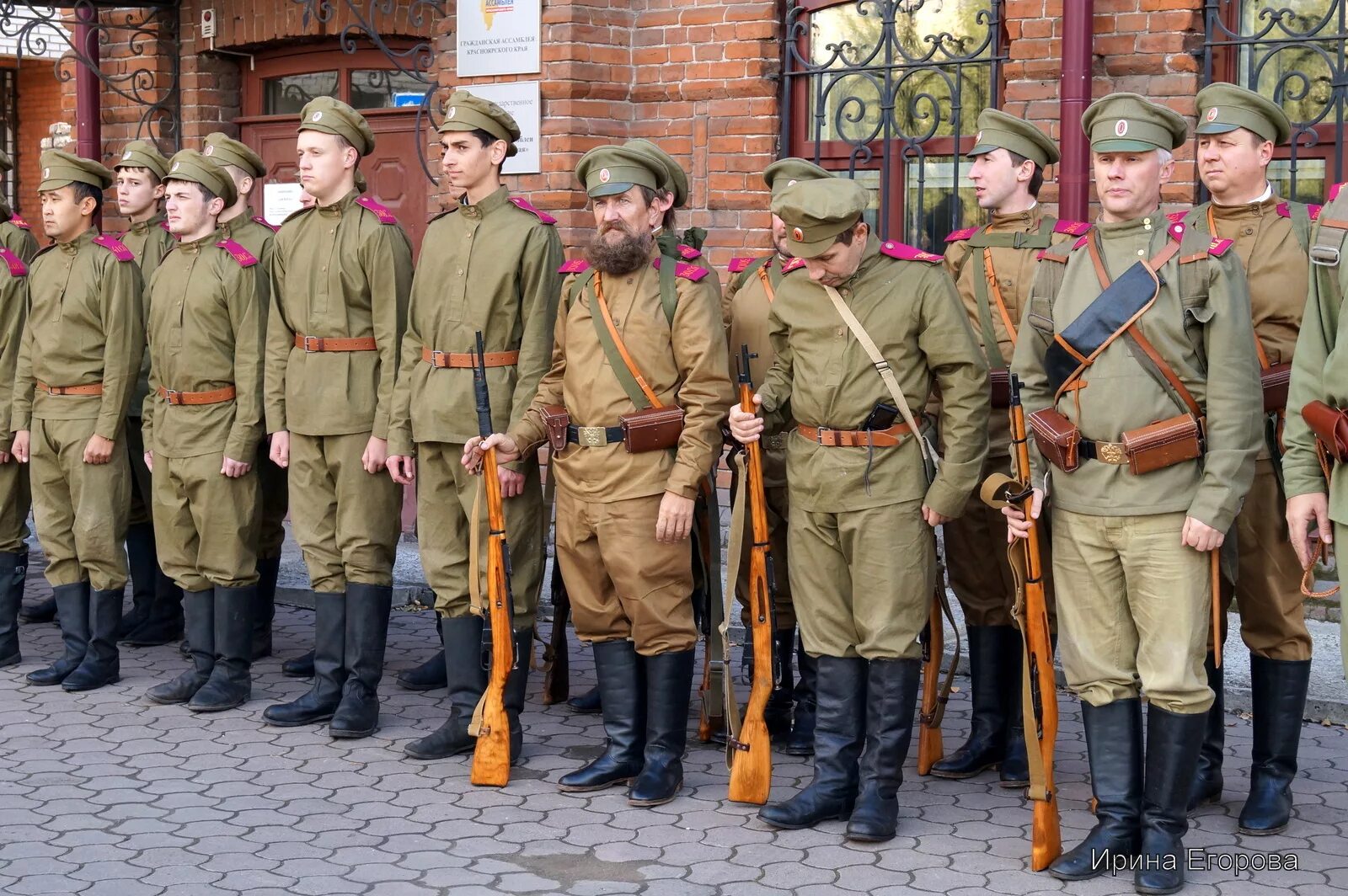 Солдат риа. Форма солдат царской армии 1914. Форма солдат русской императорской армии 1914. Униформа сибирских Стрелков. Военная форма рядового русской армии 1914.