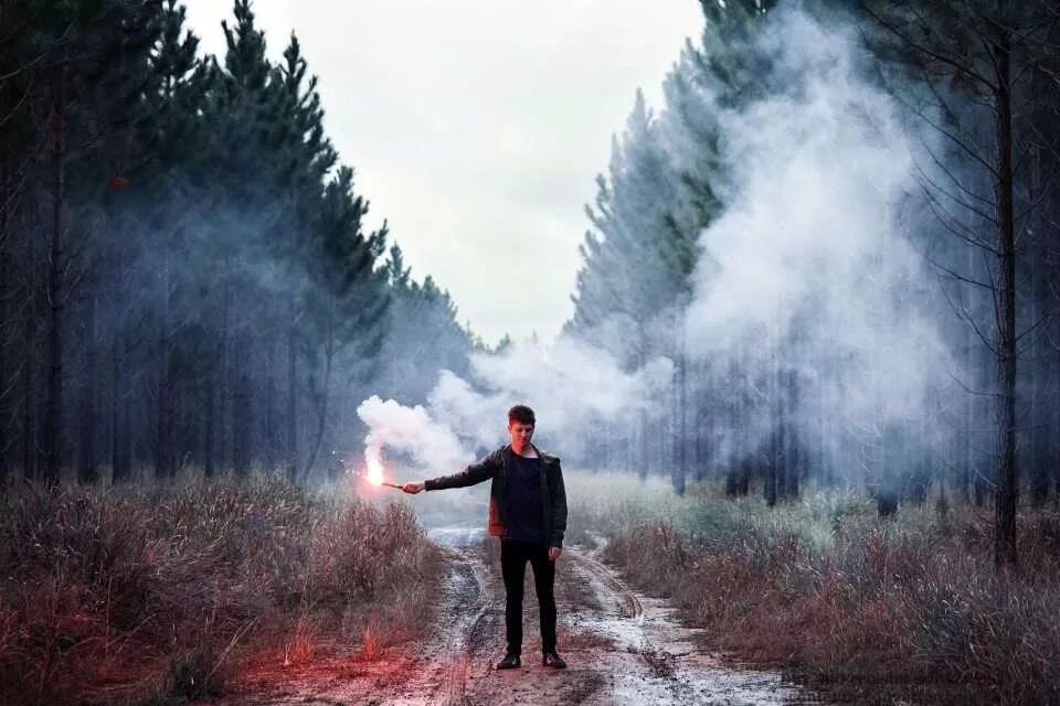 обработка полей дымом. только в поле дым аккорды niti dila. нити дила в поле дым. фотосессия с цветным дымом в лесу. в поле дым niti.