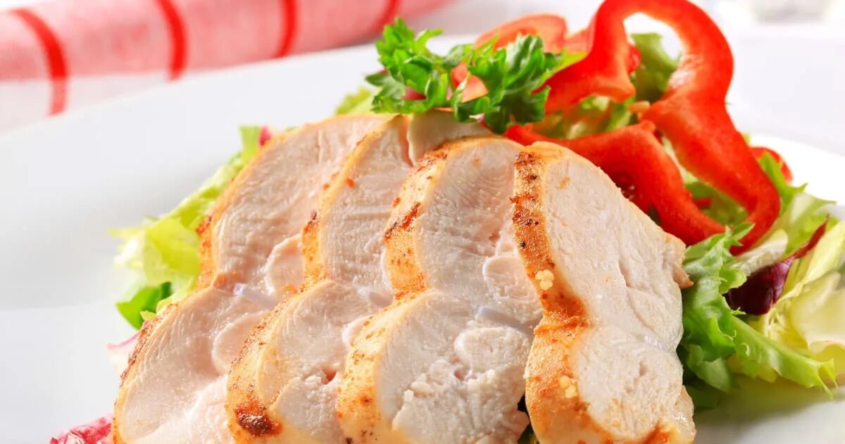 Как приготовить филе курицы сочно и вкусно. Филе куриное. блюда из филе курицы. куриное филе готовое. куриная грудка в ресторане.