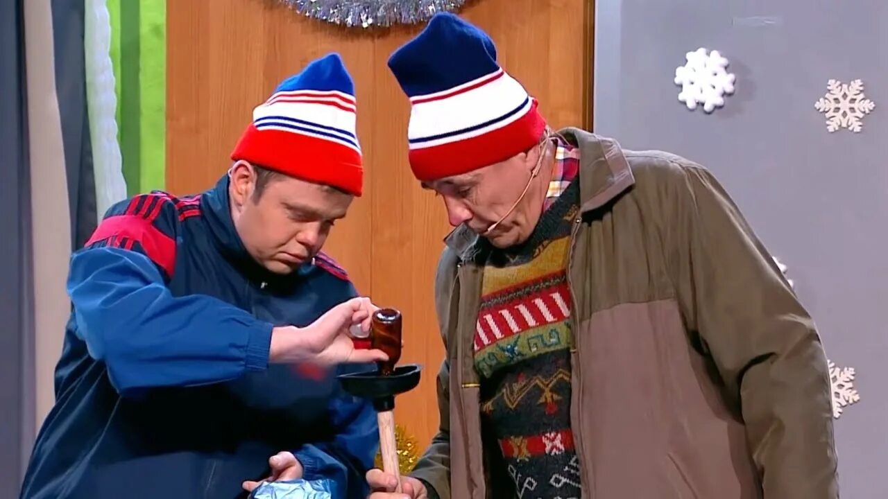 сценка из уральских пельменей про новый год. сценка из уральских пельменей про новый год. уральские пельмени новогодние. уральские пельмени собака говорун. новогоднее шоу уральские пельмени.