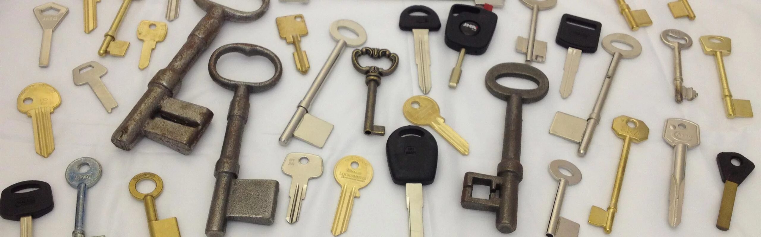 Какой тип ключа. Ключ дверной. Производство ключей. Ключи от трактора. Гаражный ключ.