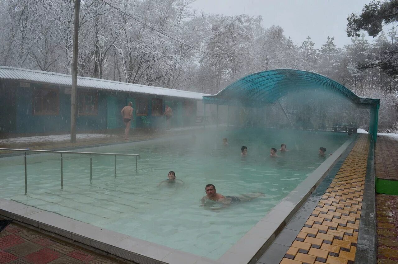 Горячий ключ купание. Горячий ключ Краснодарский край термальные источники. Термальные источники Пятигорск. Михайловский термальный источник горячий ключ. Горячий ключ Минеральные источники.