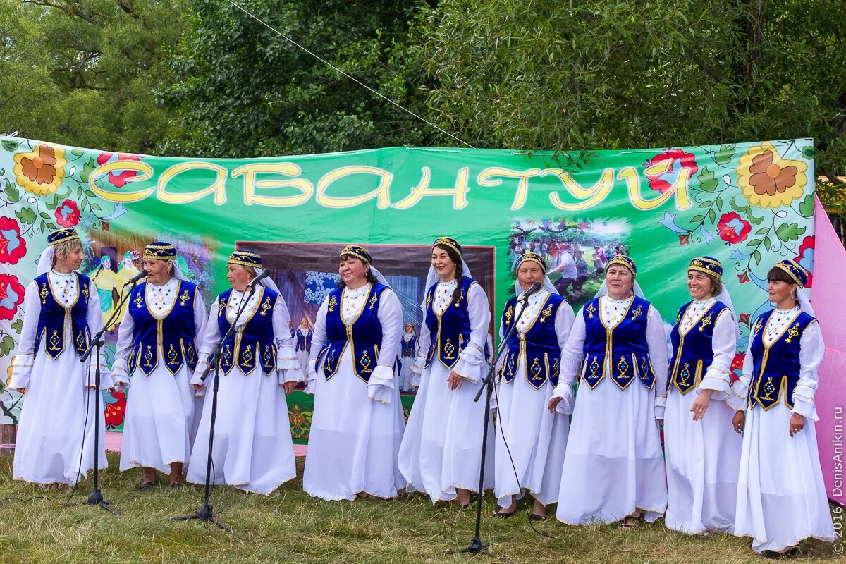 Сабантуй татарский национальный праздник. Татарстан праздник Сабантуй. Сабантуй у Татаров. С праздником Сабантуй на татарском. Какой завтра праздник у татар