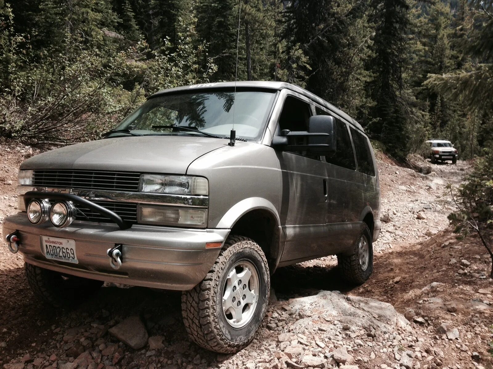 Какую полноприводную машину. Шевроле Астро 4х4. Chevrolet Astro 4х4. Chevrolet Astro 1998 4x4 Diesel. Chevrolet Astro II 4х4.