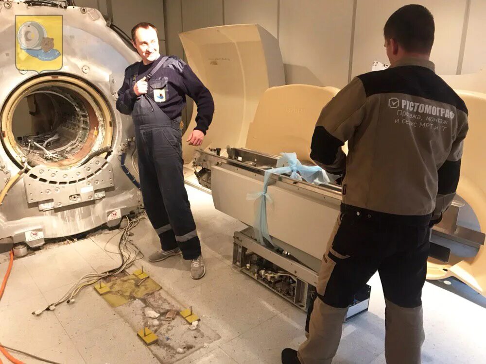 Двигатель копировального аппарата. Разберись в аппарате. Томограф без кожуха. Детали телефонного аппарата. Томограф 1.