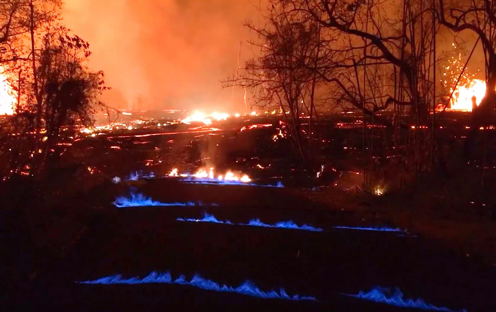 Сгорело синим. Гавайи горят. Синий пожар. Пожар голубой. Гавайи пожар.