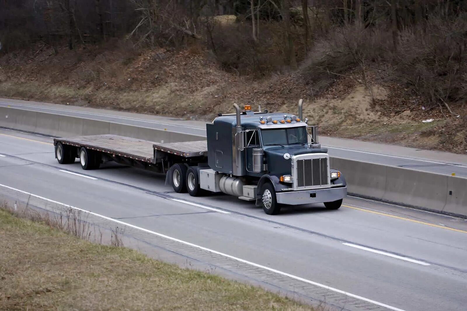 Truck deck. Грузовик с большим полуприцепом. Полуприцеп flatbed. Truck deck. Truck deck.