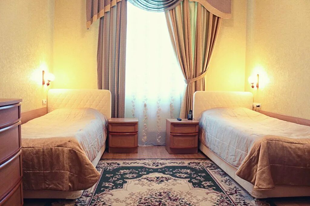 Гостиница зеленая саров. Зеленый мыс невинномысск ресторан. Гостиница зеленая пятигорск. Отель зеленая крыша саратов. Мотель зеленый бор зеленоборский.