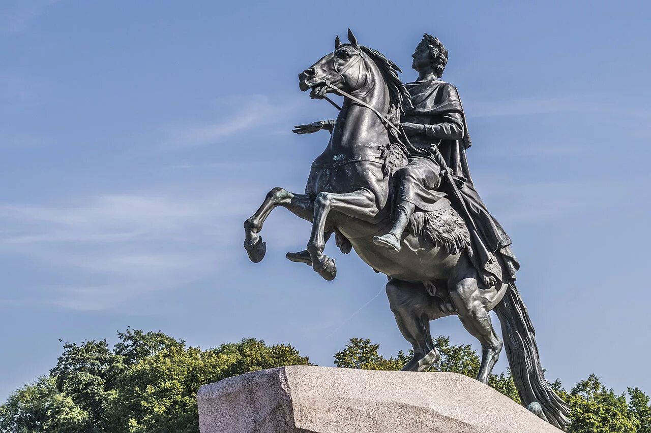 Скульптура на коне. Памятник Петру 1 в Санкт-Петербурге медный всадник. Медный всадник памятник Петру 1. Фальконе памятник Петру 1 в Санкт-Петербурге. Памятник Фальконе медный всадник.