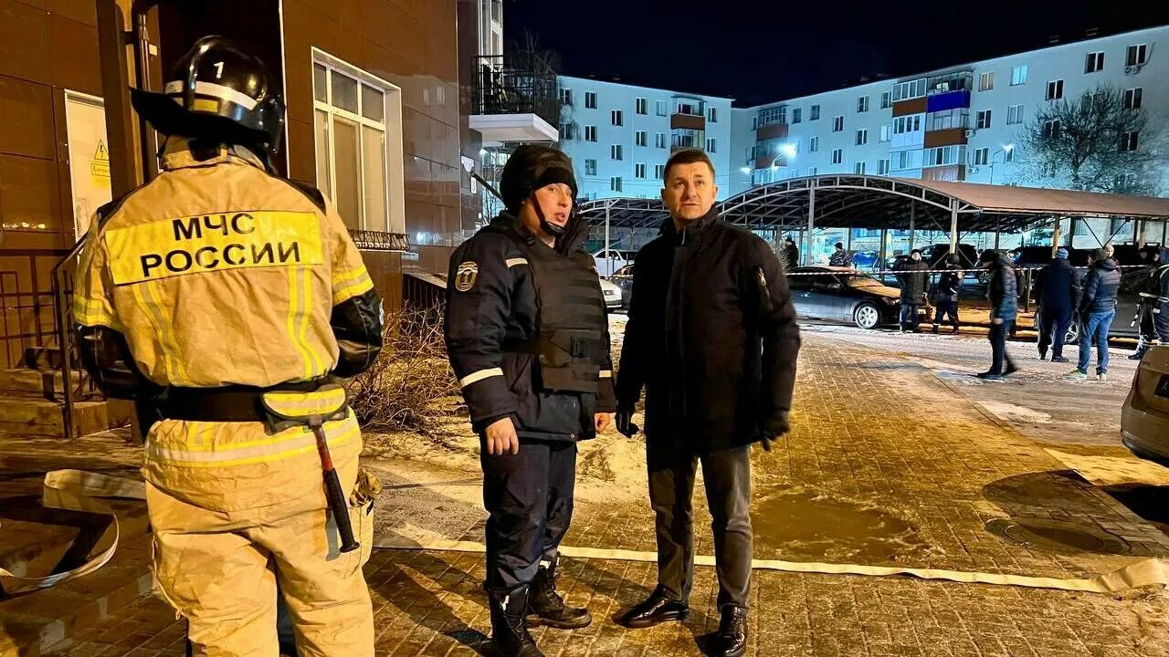 Беспилотник попал в дом в петербурге. Белгород влетел дрон. беспилотник влетел в дом белгород.