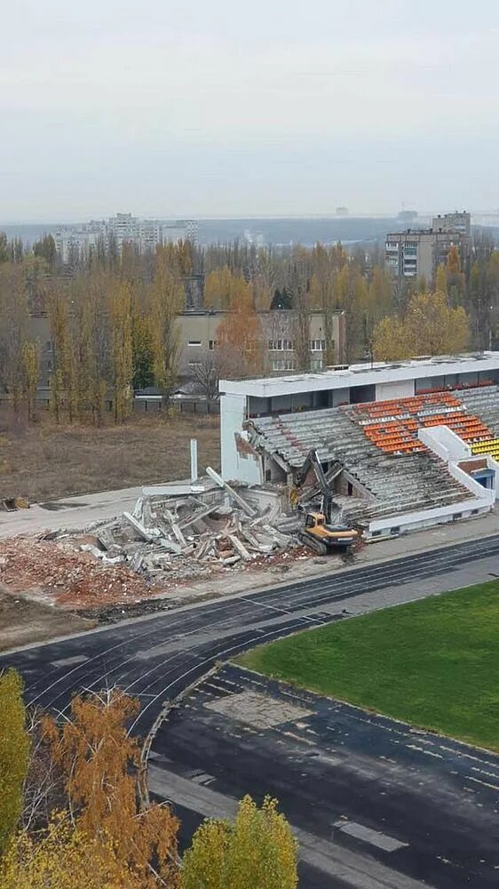 Новый стадион в воронеже. Стадион Воронежского факела реконструкция. Стадион факел Воронеж реконструкция. Стадион факел на Маршака. Стадион на Маршака Воронеж реконструкция.