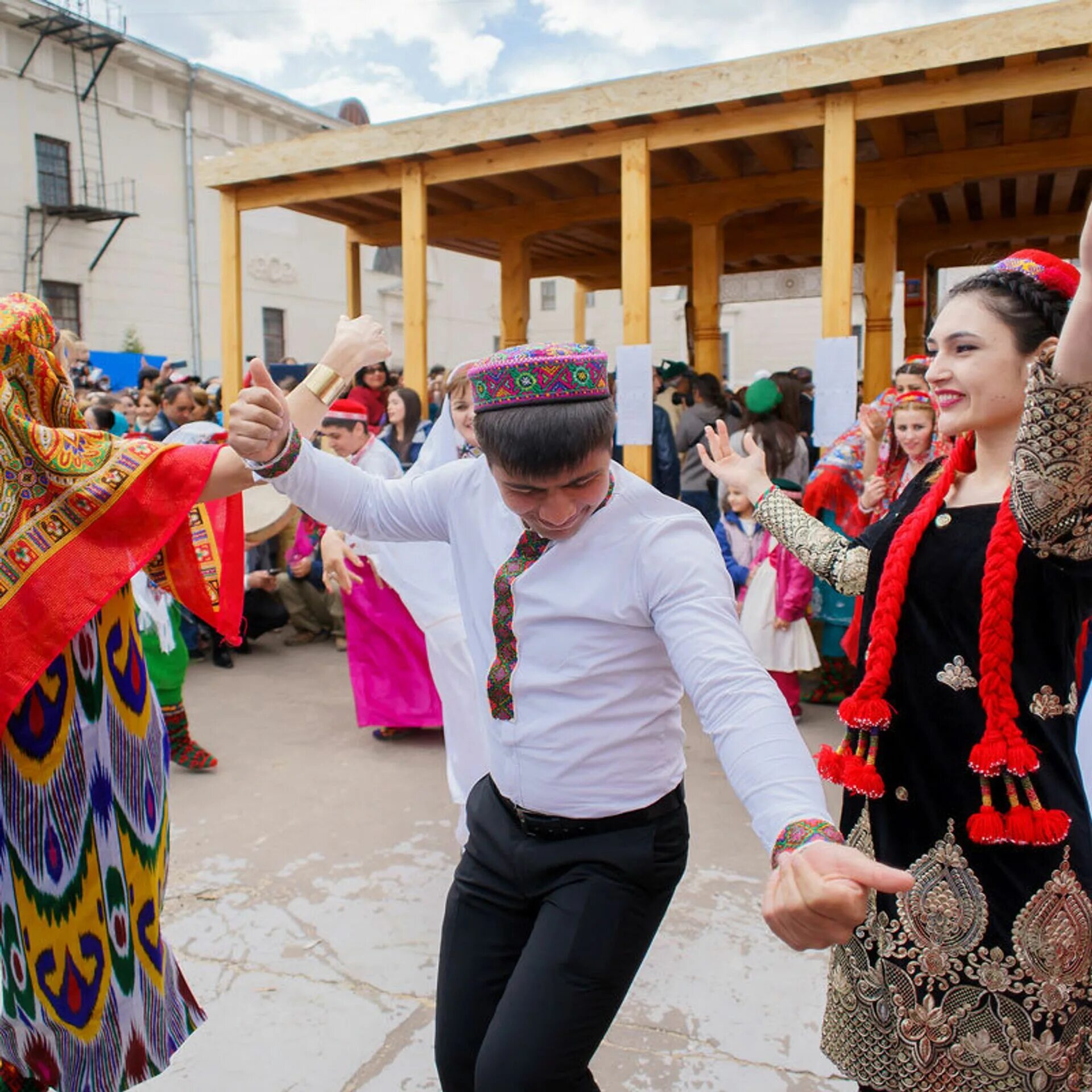 Абдулатиф Нуриддинов. Традиции памирцев Таджикистане. Навруз на памире. Таджикистан свадьба традиции.