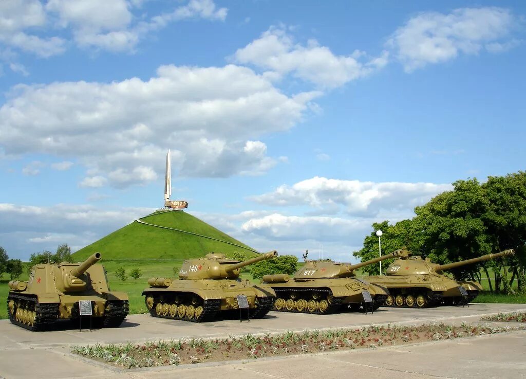 Минский курган. Мемориальный комплекс Курган славы. Курган славы в Белоруссии. Мемориал Минск Курган славы. Памятник Курган славы в Минске.