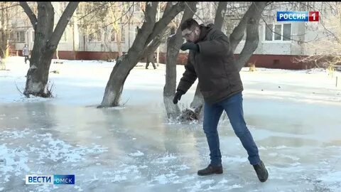 Наступившие внезапно холода сковали льдом речку