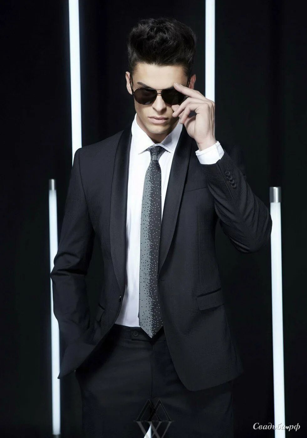 Мужчина в деловом костюме. Cristiano ronaldo в костюме. Красавца в черный костюм. Красивый мужчина в костюме. Самый строгий человек.