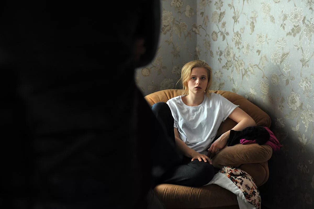 Обычная женщина сериал 2018. Арина русу фильмография. Обычная женщина сериал 2 сезон. Анна михалкова сериал обычная женщина. Сериал с анной михалковой.