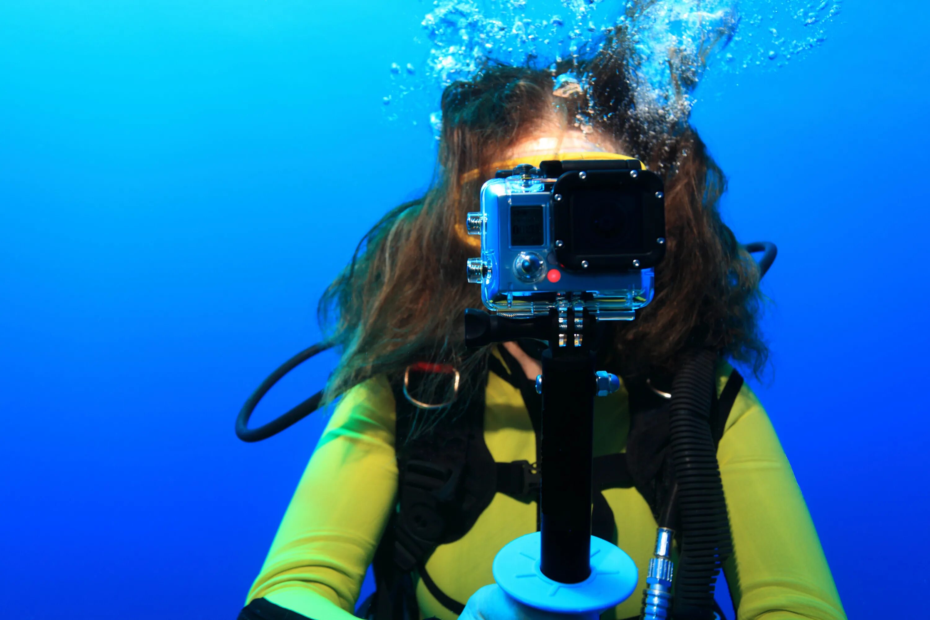 Подводная экшн камера. Фотосессия под водой. Съемка экшн камерой. Камера для дайвинга. Го про в воде
