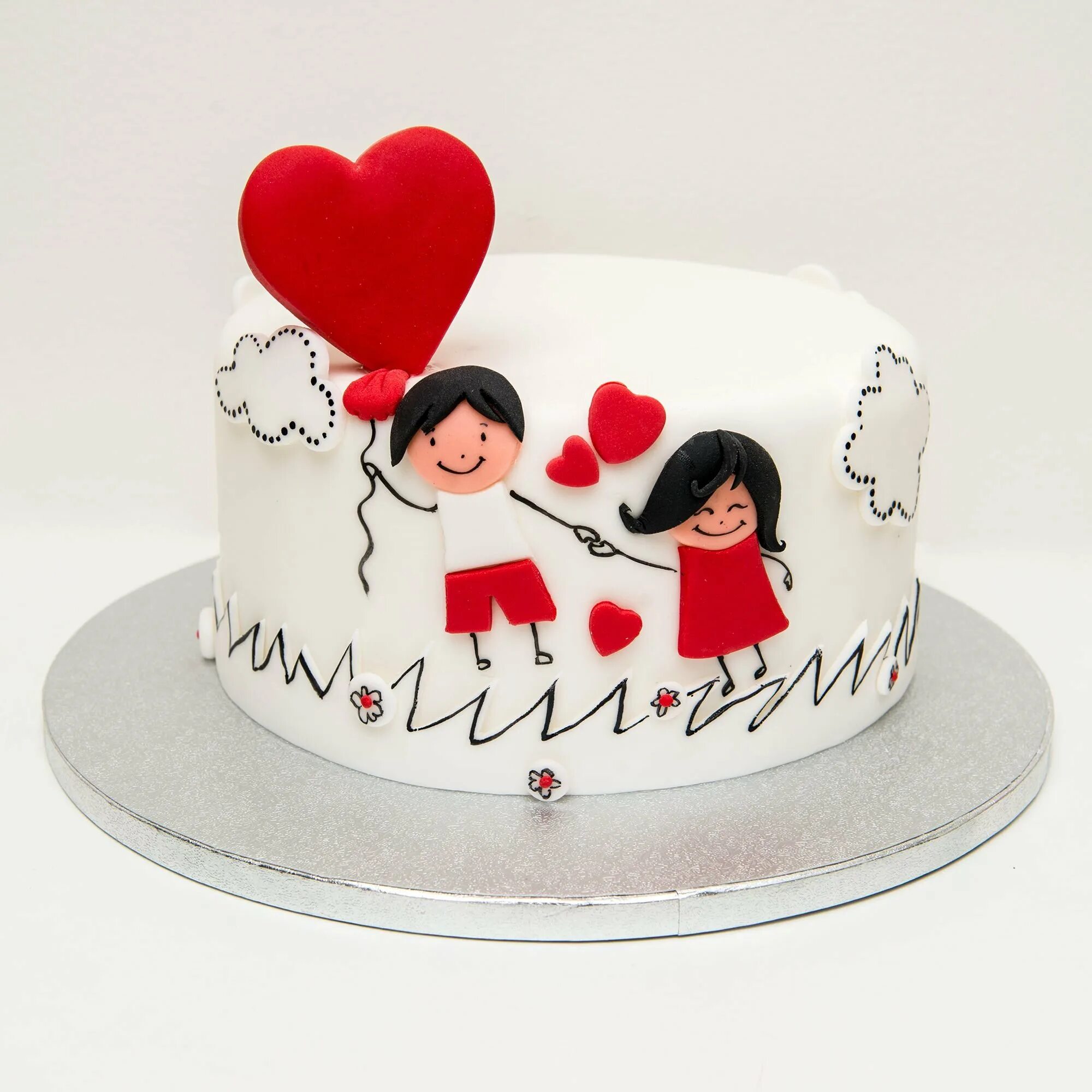 Торт с поцелуем. Торт на день влюбленных. Торт Love is на свадьбу. Торт любовь. Торт на годовщину свадьбы прикольный.