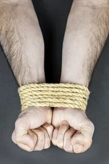 Истории связали руки