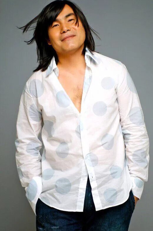 Певец батырхан шукенов. Вокалист а студио батырхан. Батырхан. А студио бахтияр шукенов. Батырхан шукенов в молодости.