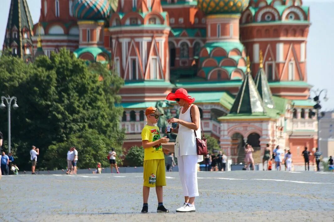 Москва летом 2019. Лето в Москве. Жара в Москве. Жаркое лето в Москве. Москва летом жара.