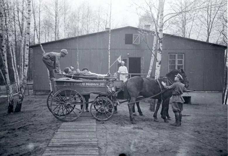 Гужевой транспорт РККА В ВОВ 1941-1945 гг. Санитарная повозка. Полевой госпиталь в годы ВОВ. Телега на войне.