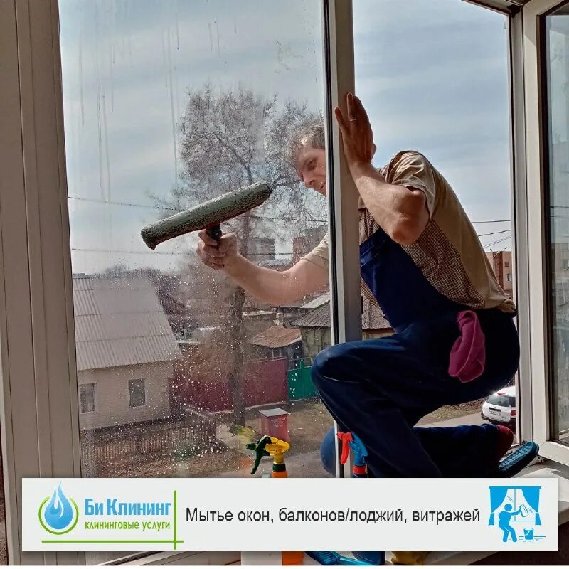 Мытье головы девушка. Шампанское с клубникой на берегу моря. Намыленные волосы. Бокал шампанского в ванной. Жидкое мыло после волос на руке.