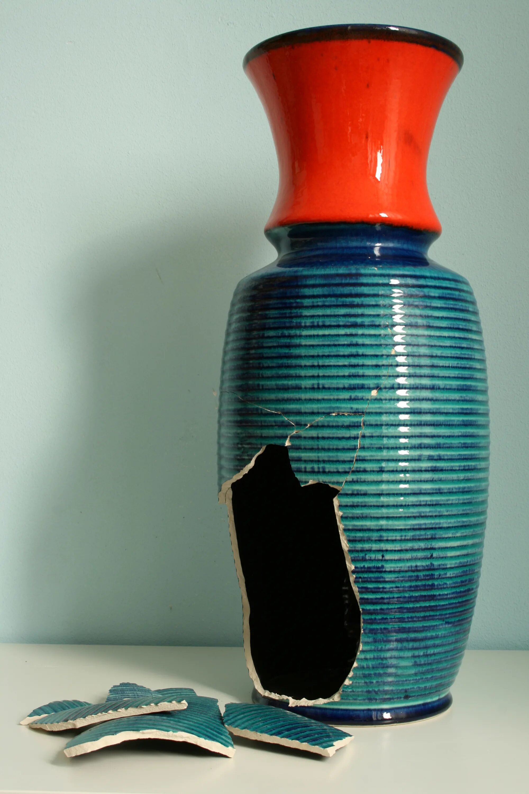 Broken Vase. Ваза broke. Кирик ваза. Broken Yellow Vase.