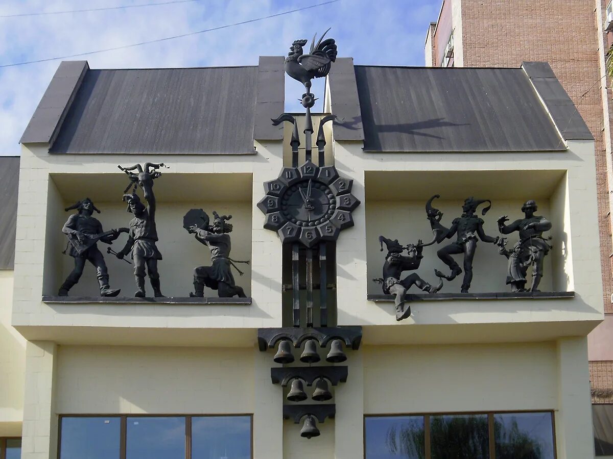 Луганский кукольный театр луганск. Луганский кукольный театр. Луганский кукольный театр луганск. Луганский академический театр кукол. Луганский кукольный театр луганск.