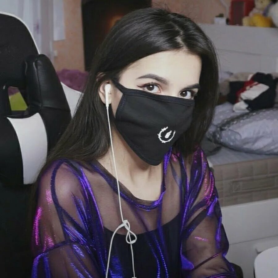 Tenderlybae. Амина мирзоева tenderlybae. амина тендерлибае в маске. амина мирзоева без маски. амина тендерлибае без маски 2025.