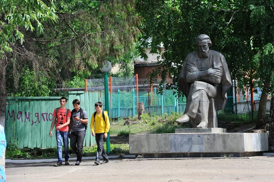 Погода в сердобске пензенской. Камень обелиск сердобск. яблочков сердобск памятник. сквер яблочкова сердобск. памятник яблочкову в сердобске.